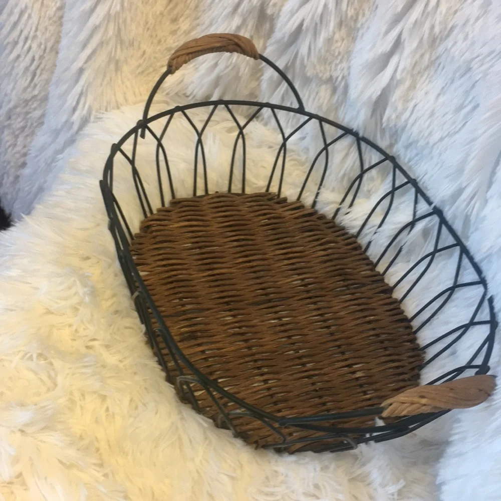 Farmhouse Wire & Wood Storage Basket